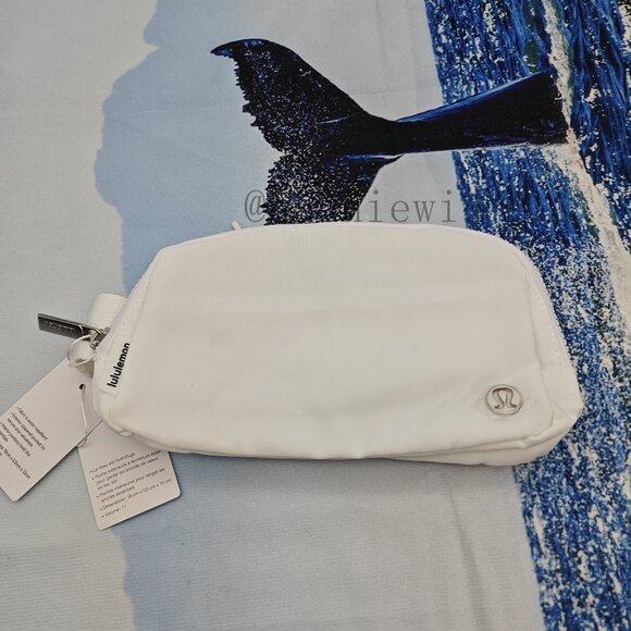 Lululemon Everywhere Crossbody Belt Bag 1L white - Picture 1 of 4